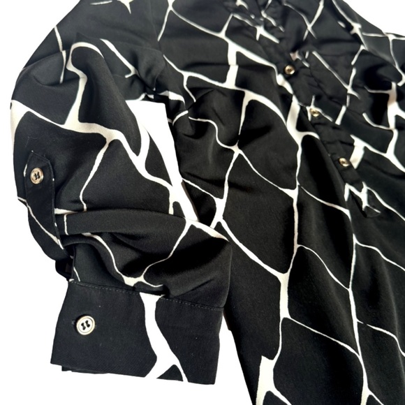 Black & White Modern Print Button Long Sleeve Dress - Picture 3 of 4